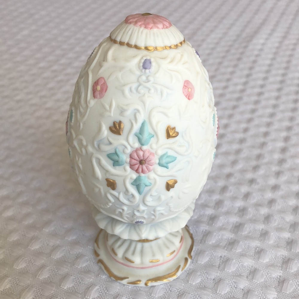 Vintage Lenox Lily Blossom Egg 1990 with stand. - Picture 3 of 10